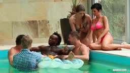 Bisexual couple has interracial groupsex poolside